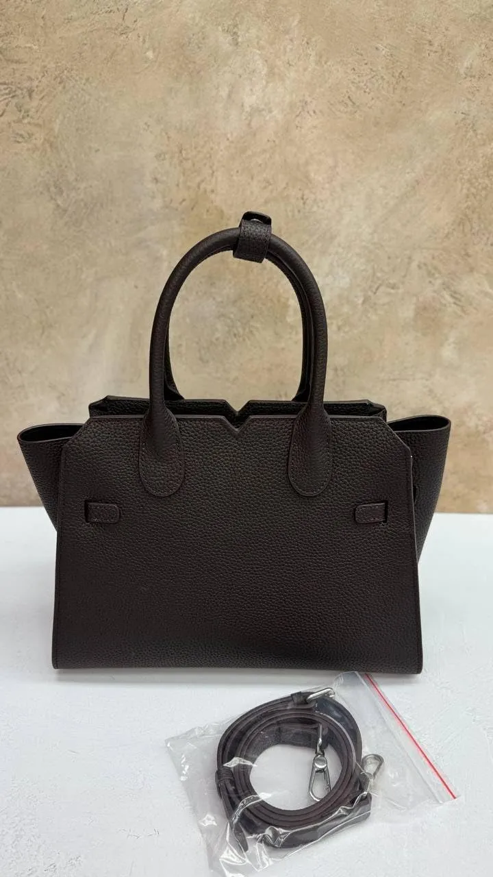 AURORA STRUCTURE” — the leather power bag for everyday icons