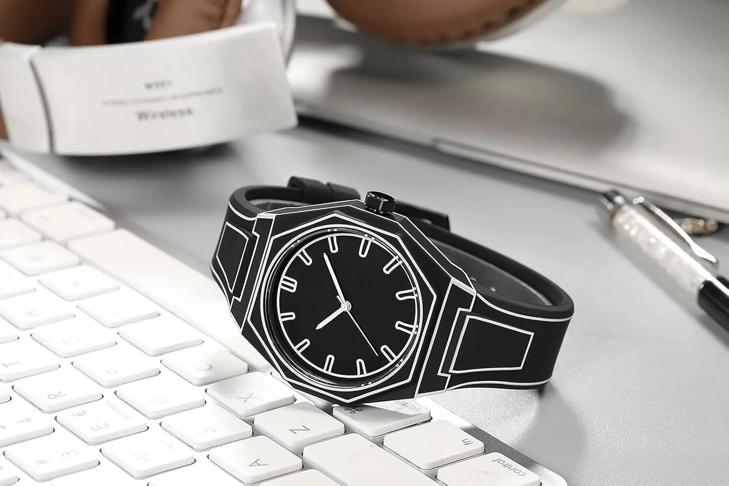 BESTKANG Minimalist Black & White Anime Sports Men's Watch - Creative Sketch Design, Quartz Movement, Fashionable Watches for Men