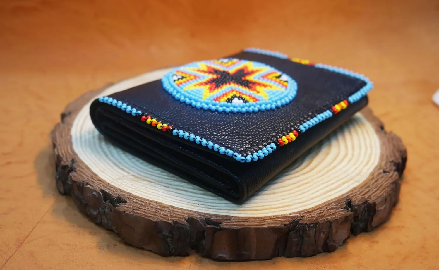 Handmade Beaded Leather Wallet for women, Native American Style Seed Beads Bifold Purse, Gift For her, Minimalist Wallet (Black (Sky-Blue Arrow))