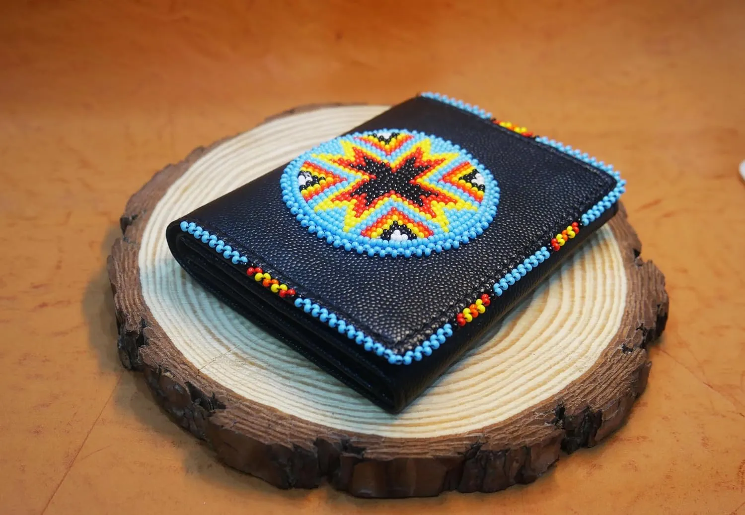 Handmade Beaded Leather Wallet for women, Native American Style Seed Beads Bifold Purse, Gift For her, Minimalist Wallet (Black (Sky-Blue Arrow))