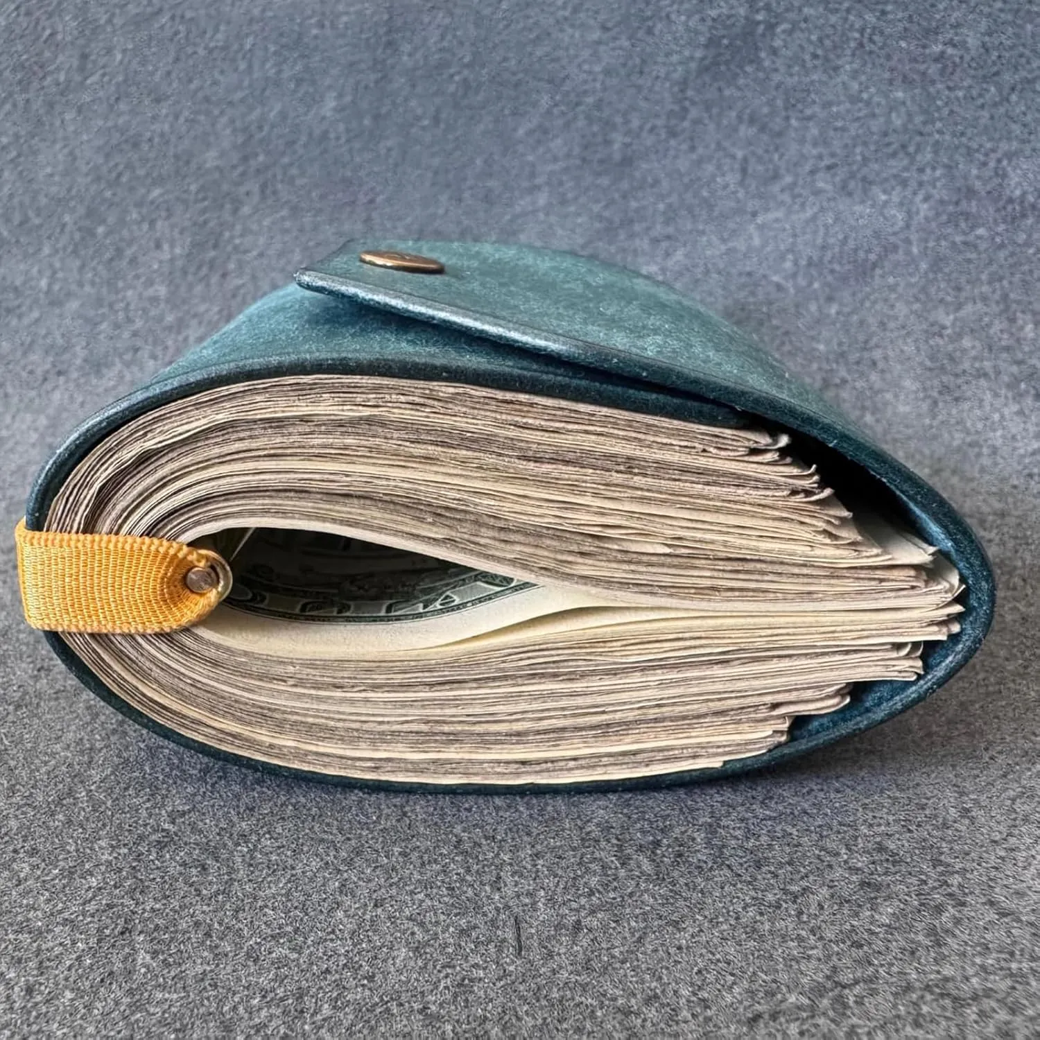 The Cash Wrap Wallet, Fast Cash Access Money Holder for Cash, Handy Purse Bands with Magnetic Clasp, Small Compact Luxury Pocket Wallet 1 to 99 bills (Green)