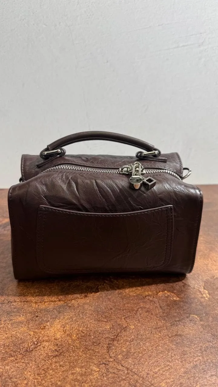 Timeless Elegance: The Luxe Genuine Leather Handbag with Shoulder Strap