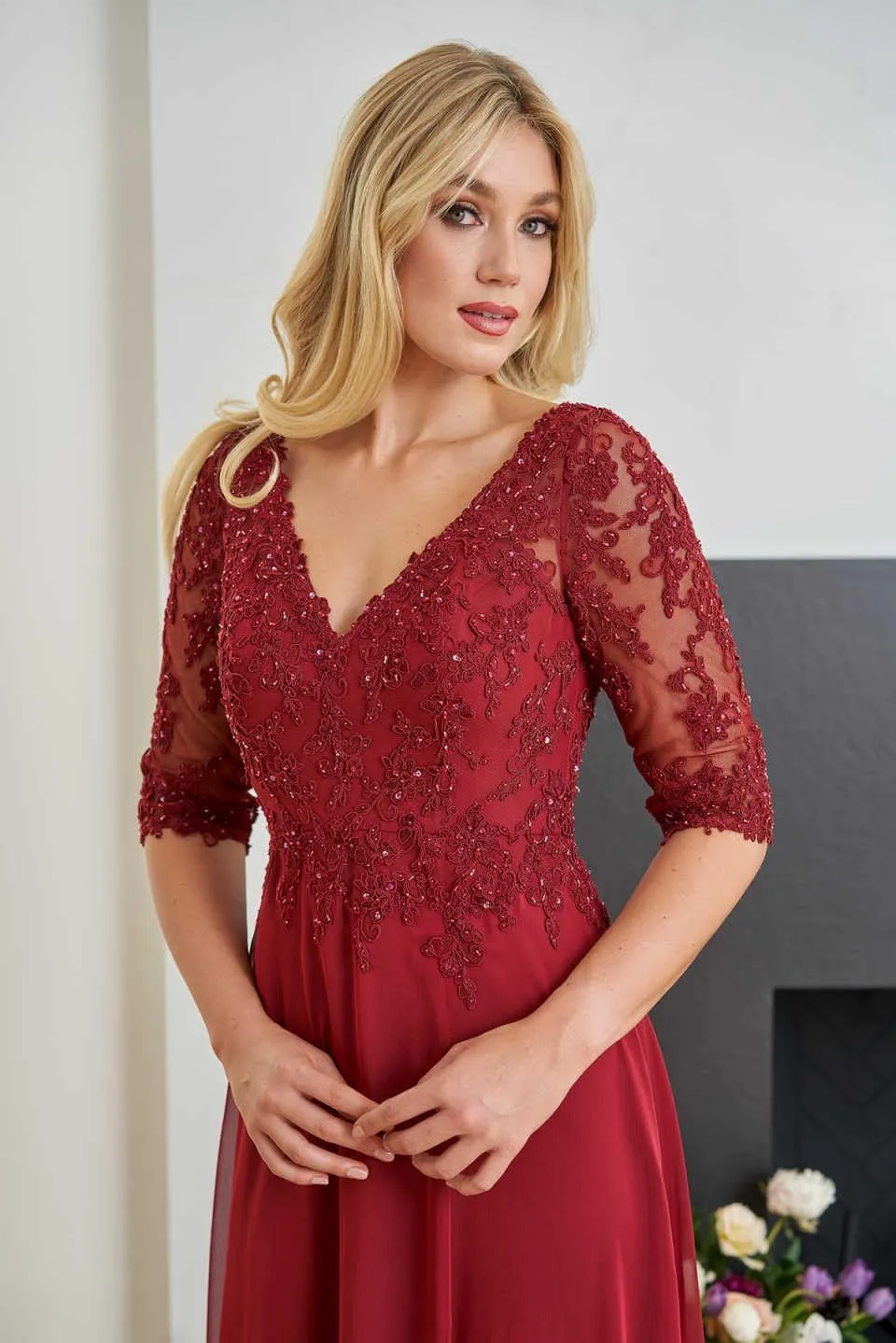 Women's V Neck Lace Mother of The Bride Dresses Short Sleeve Chiffon Long Formal Party Gown with Slit
