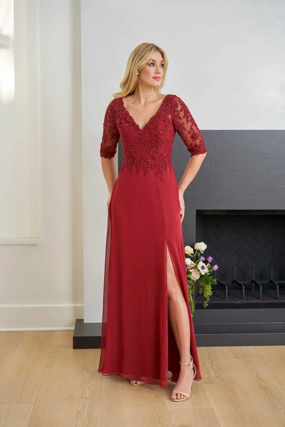 Women's V Neck Lace Mother of The Bride Dresses Short Sleeve Chiffon Long Formal Party Gown with Slit